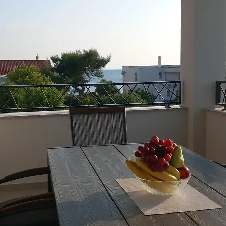 Apartment Valmar Vir