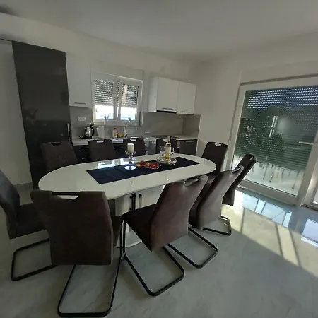 Apartment Valmar Vir