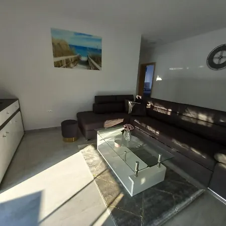 Valmar Apartment *