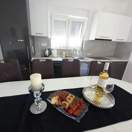 Valmar Apartment Vir