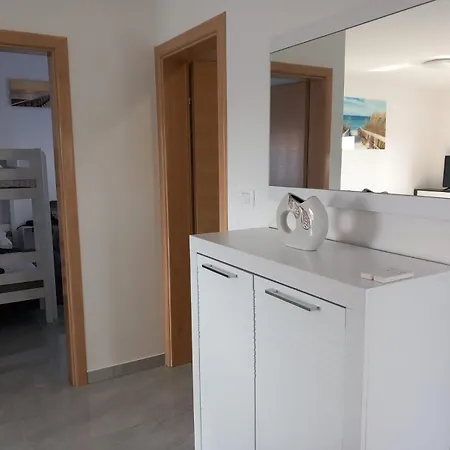 Apartment Valmar Vir